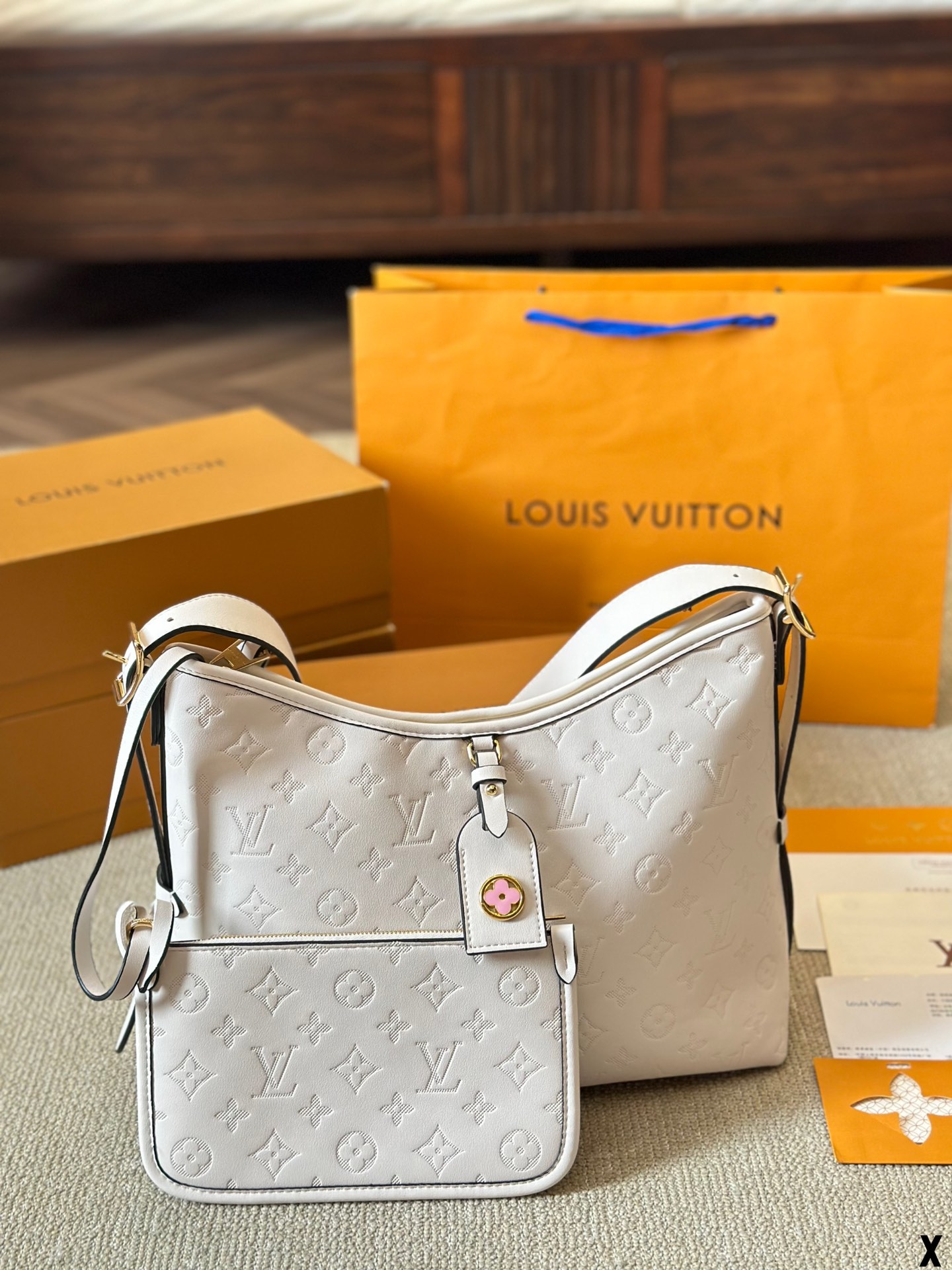 Louis Vuitton CarryAll PM Bag ‘Crème Beige’