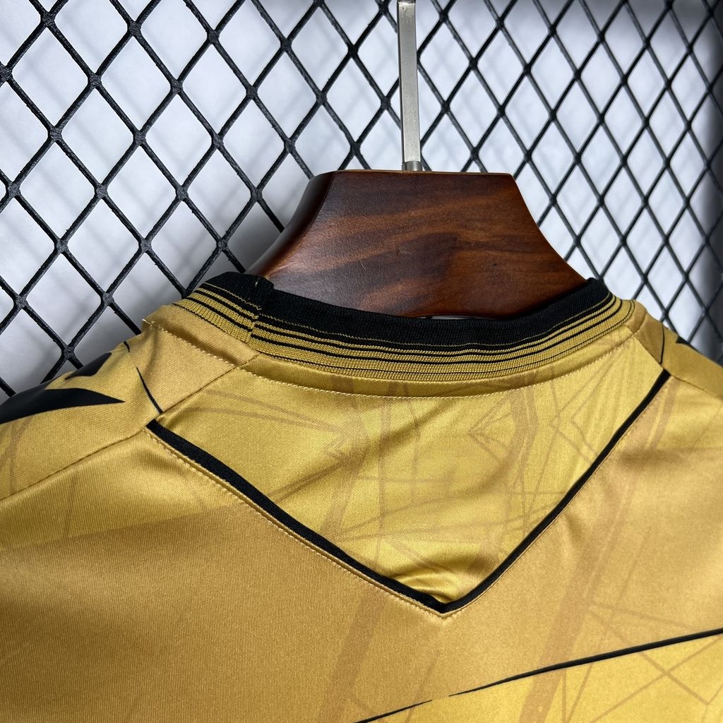 Real Sociedad 24-25 Jersey Detail Close Up