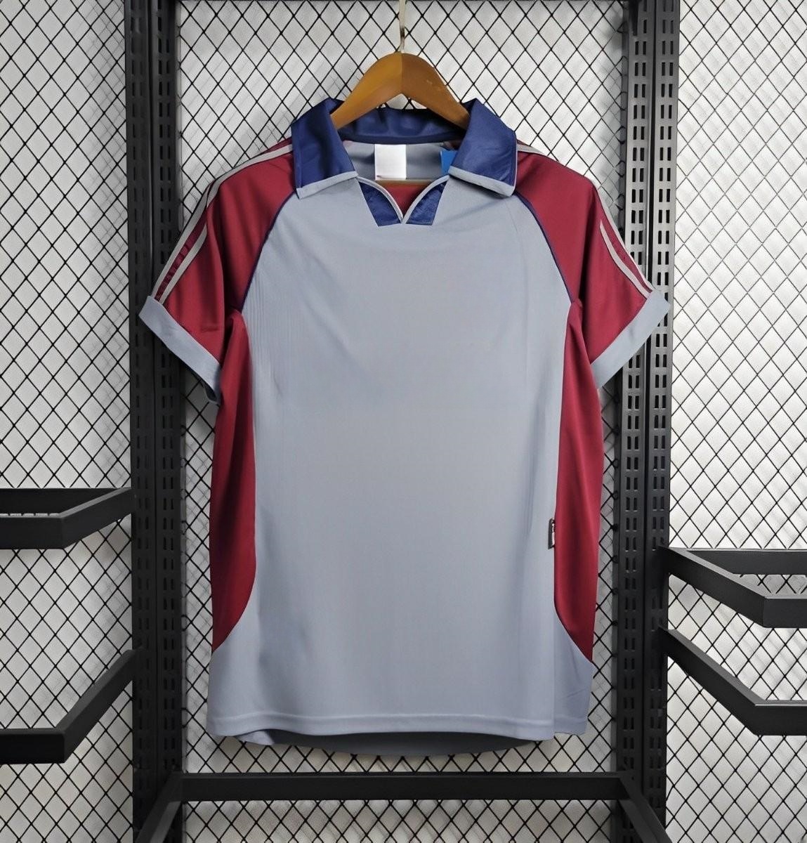 Retro Bayern Munich 1998-99 Third Jersey Front View