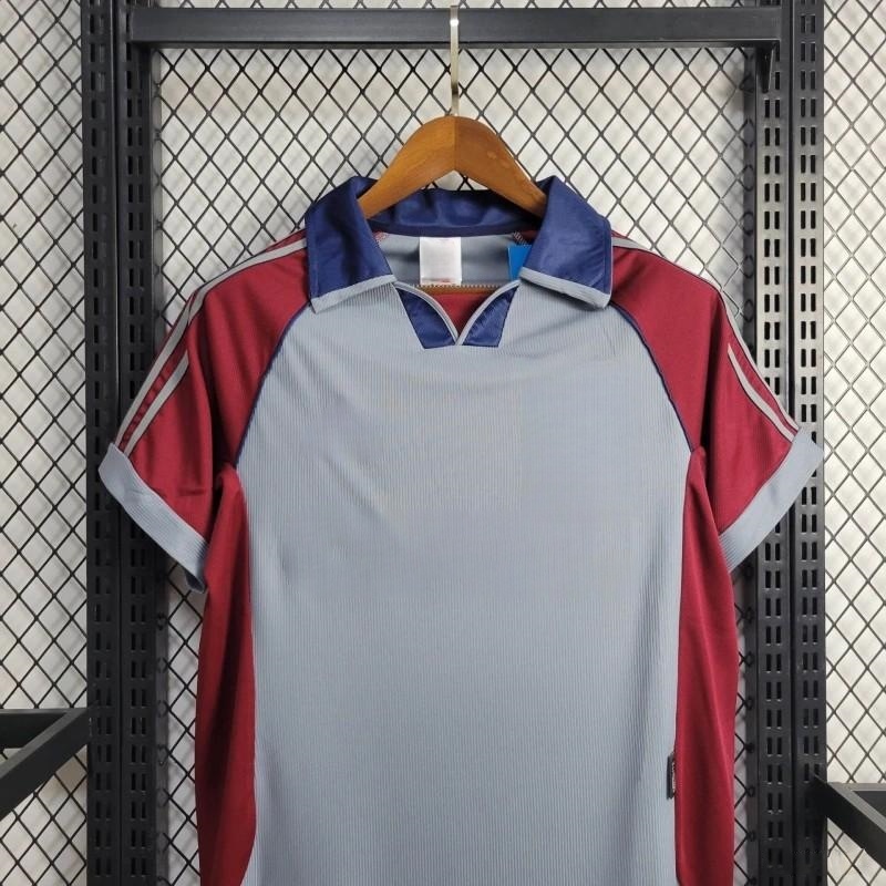 Retro Bayern Munich 1998-99 Third Jersey Detail View
