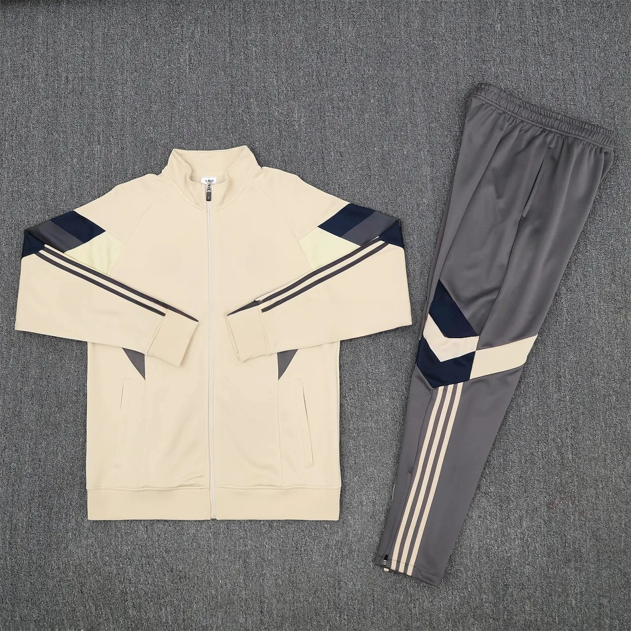 Real Madrid 25-26 Throwback Jacket Training Tracksuit - Off-white Jackets & Grey Pants-CKK-1