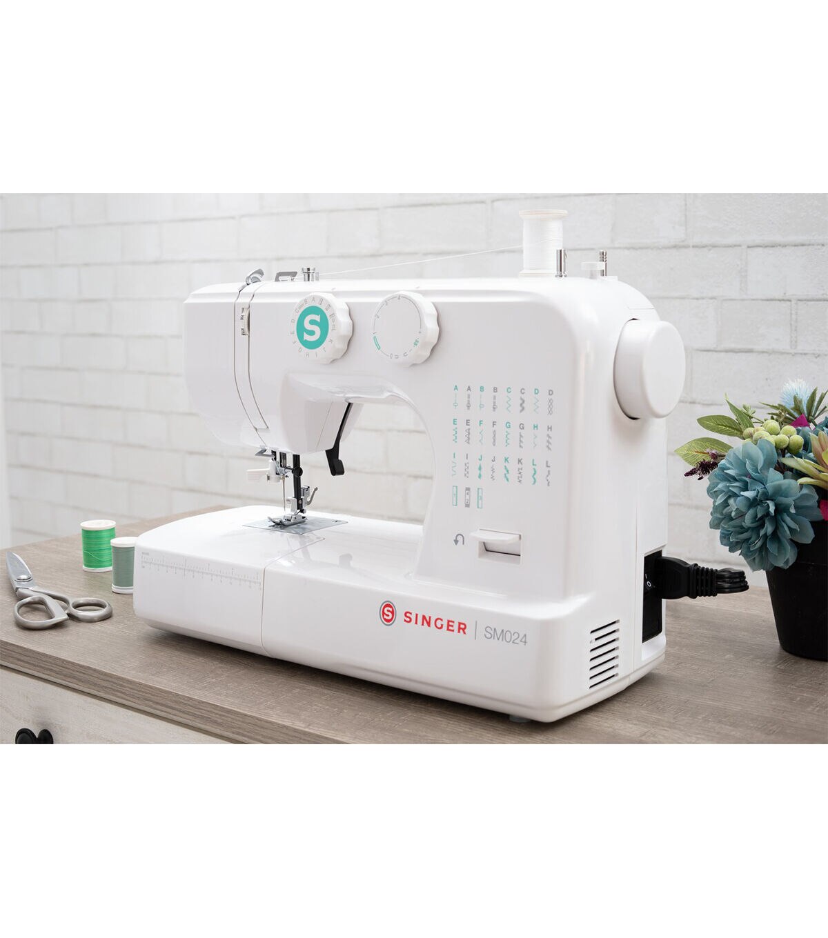 SM024 Sewing Machine