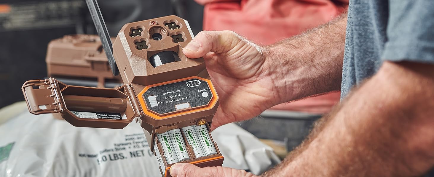 Man holding cellular Camera