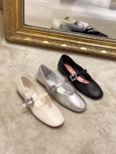 ROGER VIVIER👞