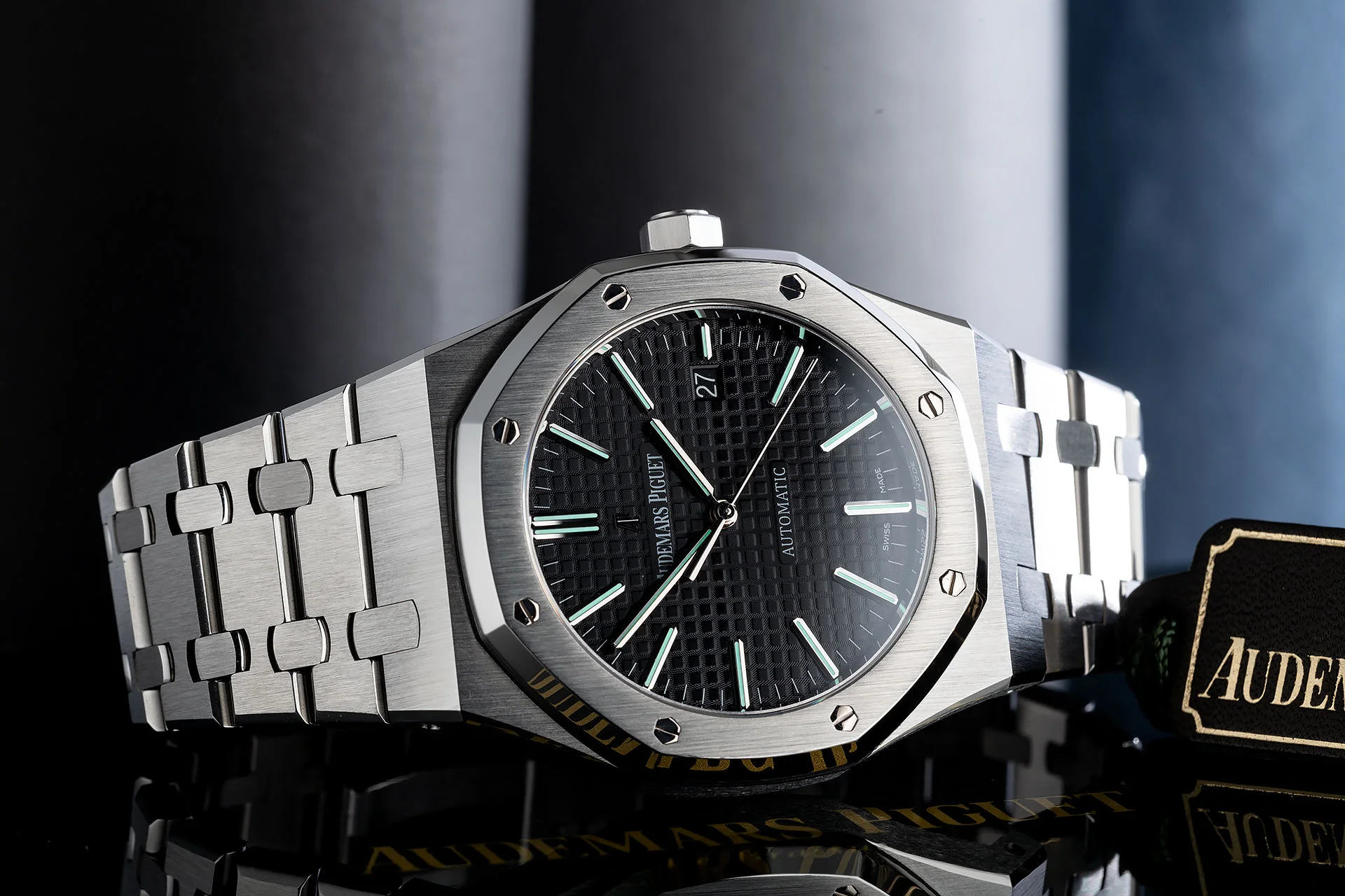 Audemars Piguet Royal Oak Watches | ref 15400ST.OO.1220ST.01 | Box &  Certificate | The Watch Club