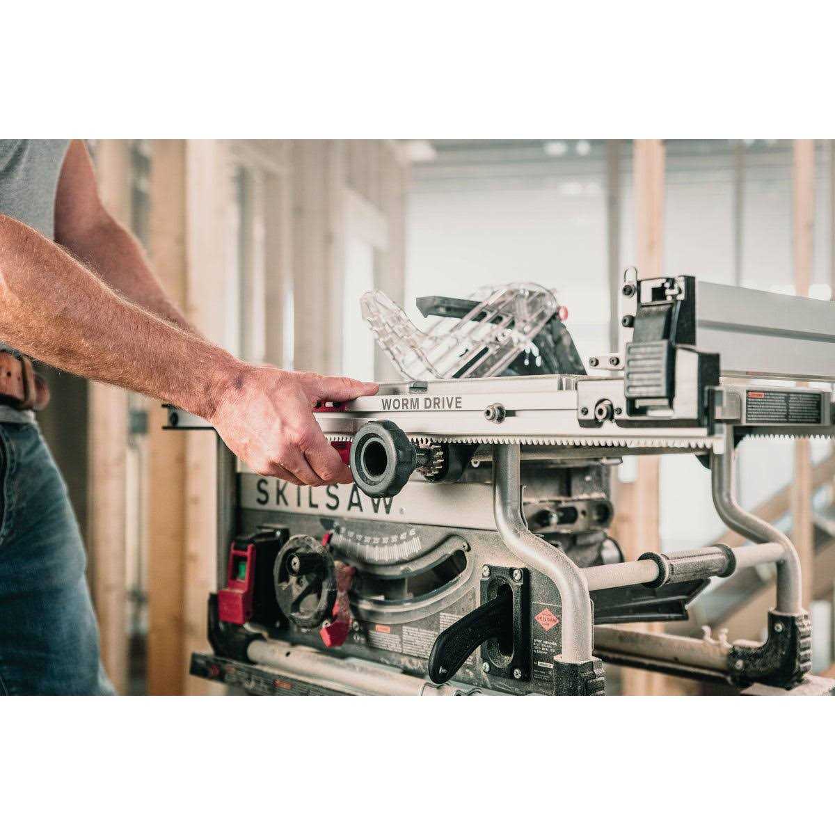 Skilsaw SPT99T01 Portable Worm Drive Table Saw 000088