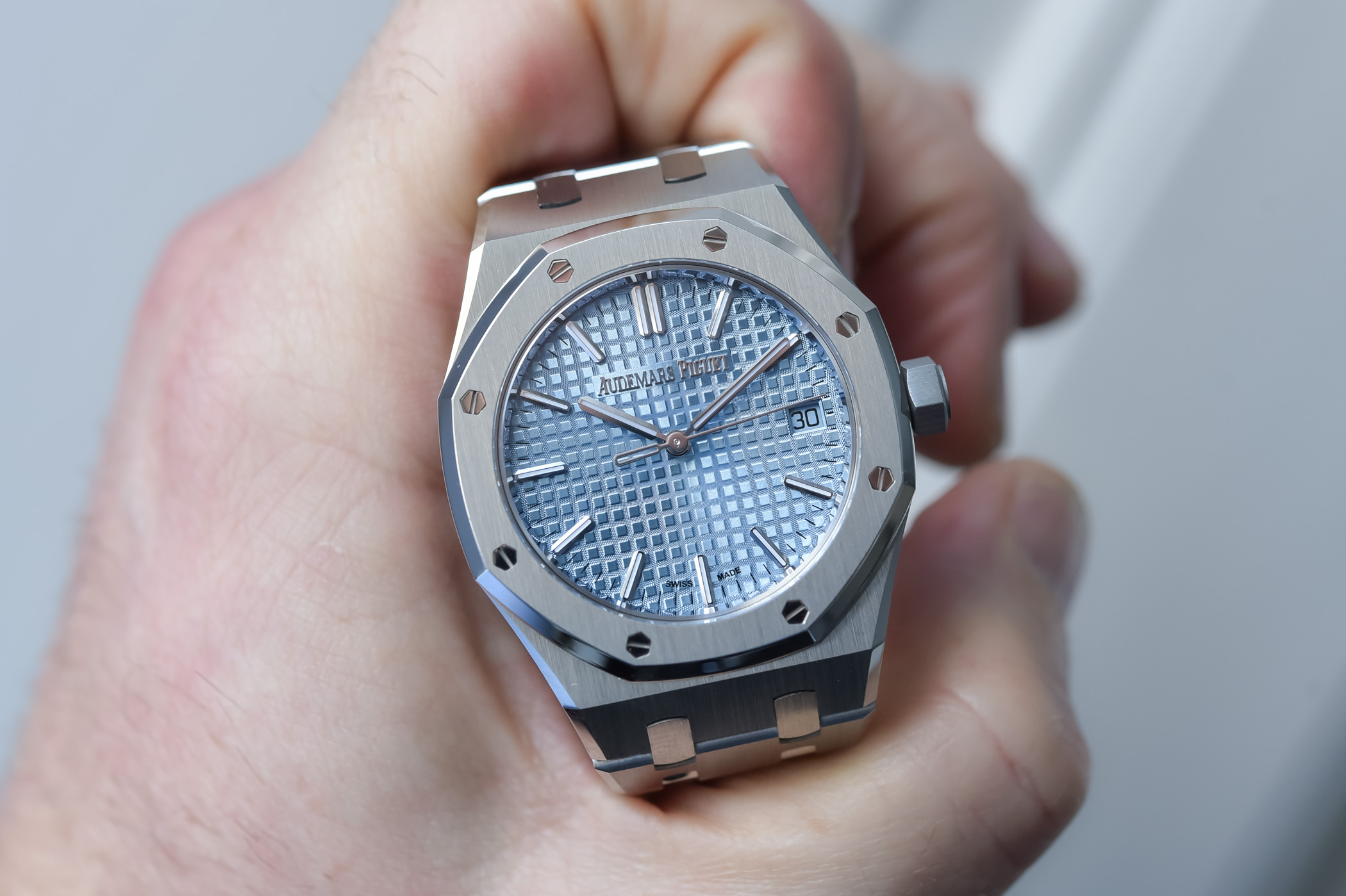 Hands-On - Audemars Piguet Royal Oak Selfwinding 37mm 15550ST