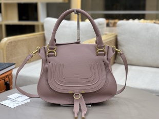 Chloe👜