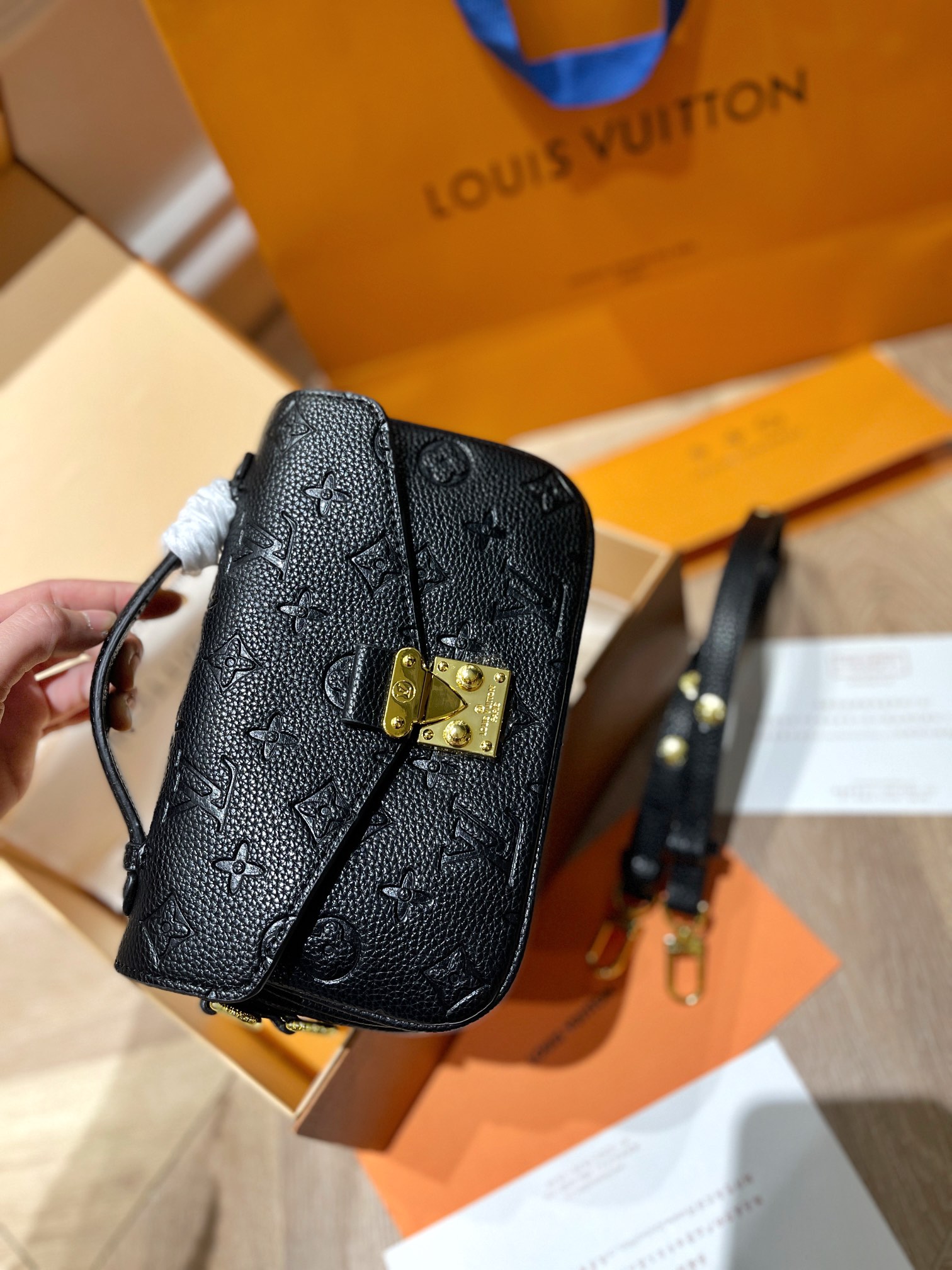 【直営店買付】Louis