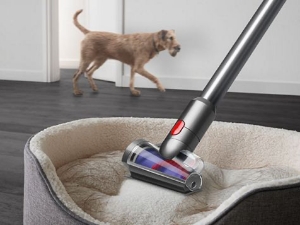 De-tangles as you clean