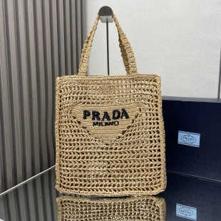 Prada👜
