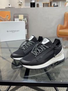 Givenchy👟